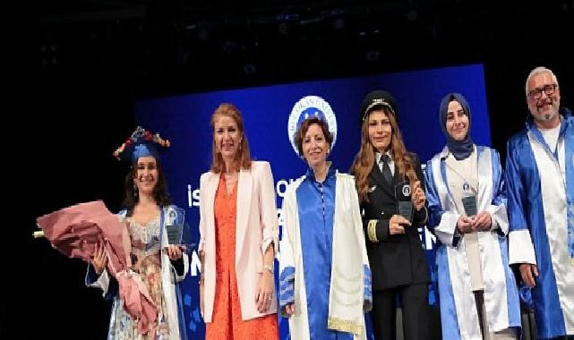 Okan’da mezuniyet sevinci