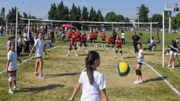 Osmangazi’deki Küçük Voleybol Şenliği’nde Spor ve Dostluk Kazandı
