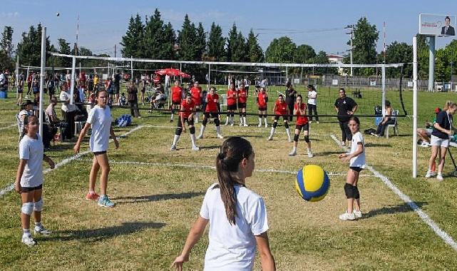 Osmangazi’deki Küçük Voleybol Şenliği’nde Spor ve Dostluk Kazandı