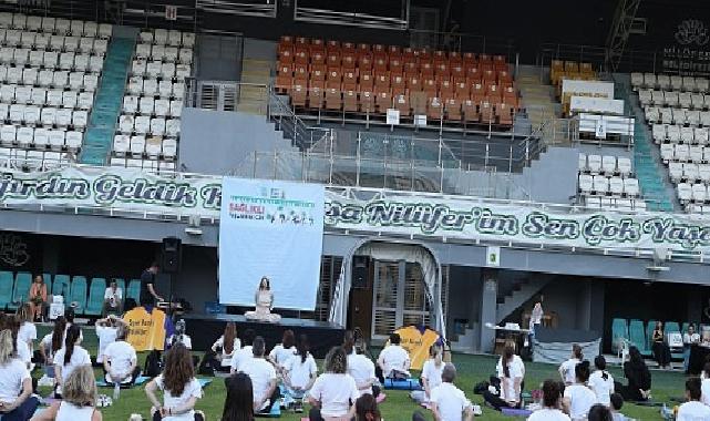 Sağlıklı yaşlanma için yoga yaptılar