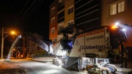 Toros Caddesi’nde gece asfalt mesaisi