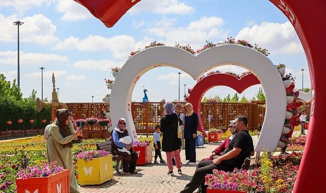 Türkiye’nin En Hoş ve En Büyük Çiçek Bahçesi Kapılarını Ziyaretçilerine Açtı