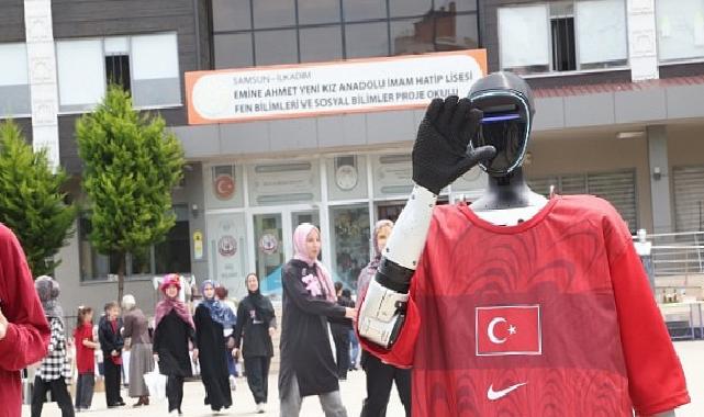 Türkiye’nin nüfusa kayıtlı robotu CANİKMAN Öğrencilerle Buluştu