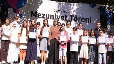 Üsküdar Çocuk Üniversitesi’nde Mezuniyet Coşkusu