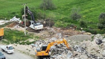 Vatandaş Bildirdi, Kaçak Moloz Dökülen Alan Temizlendi