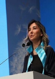 46 yaşında okul birincisi oldu, ayakta alkışlandı…