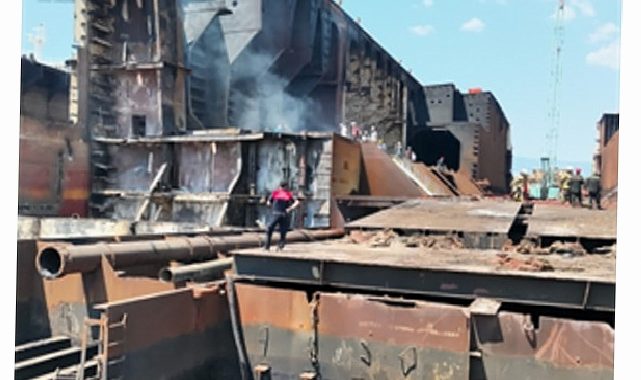 Aliağa’daki yakıt tankeri yangınına İzmir İtfaiyesi’nden süratli müdahale