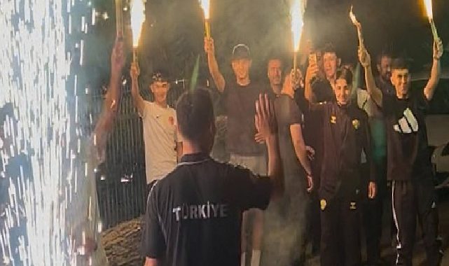 Almanya’da Ülkemizi Gururlandıran Bisikletçilerimize Coşkulu Karşılama