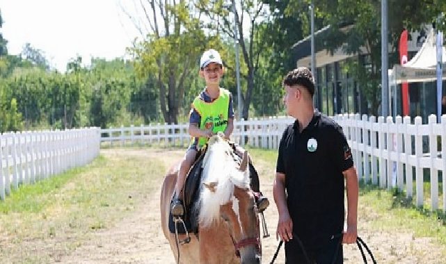 Armutköy Atlı Spor Tesisi Kapılarını Açtı