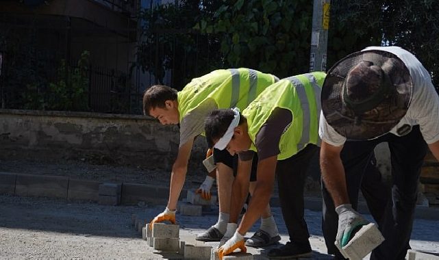 Ayvalık’ta Birebir Anda Altı Noktada Yol İmal Çalışması
