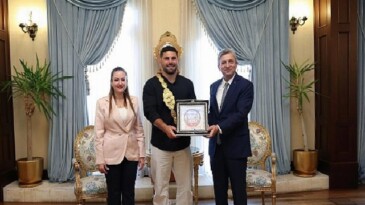 Başpehlivan Erkan Taş’tan Vali Şahin’e ziyaret