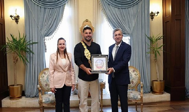 Başpehlivan Erkan Taş’tan Vali Şahin’e ziyaret