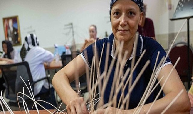 Bornova Belediyesi’nin El Sanatları Kursu Kanser Hastası Yeliz’e Umut Oldu: “Burada hastalığımı unuttum”