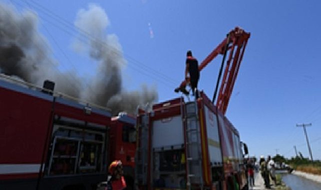 Bornova’da ot yangını büyümeden söndürüldü