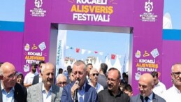 Büyükakın kurdeleyi kesti, iyi işler diledi