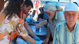 Büyükşehir 50 bin bireye aşure ikram etti