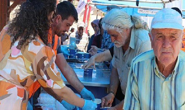 Büyükşehir 50 bin bireye aşure ikram etti