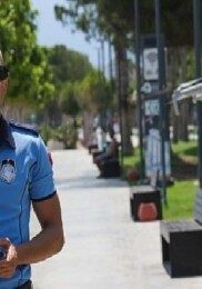 Büyükşehir zabıtası Konyaaltı Kıyısı’nda dron dayanağıyla kontrollerini sürdürüyor