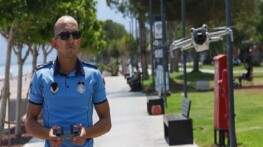 Büyükşehir zabıtası Konyaaltı Kıyısı’nda dron dayanağıyla kontrollerini sürdürüyor