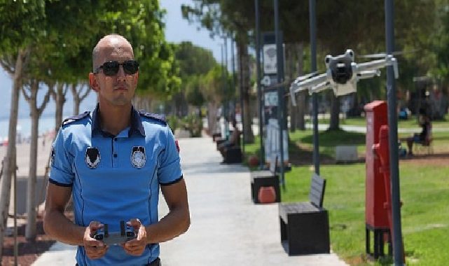 Büyükşehir zabıtası Konyaaltı Kıyısı’nda dron dayanağıyla kontrollerini sürdürüyor