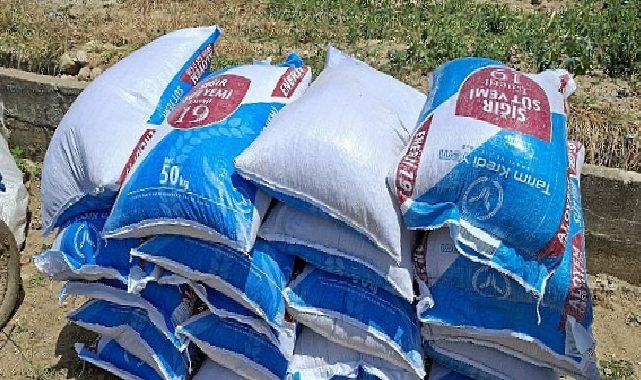 Büyükşehir’den Yangından Etkilenen Gördesli Üreticiye Yem Dayanağı