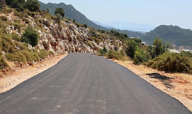 Büyükşehir’in sıcak asfalt çalışması sürüyor