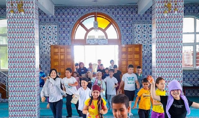 Canik Belediyesi’nden Gençlere Dondurma İkramı