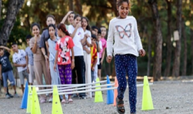 Çocuklar Kadifekale’de doyasıya eğlendi