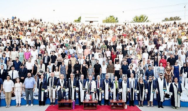 DEÜ Hukuk Fakültesi ve Adalet MYO’da Mezuniyet Coşkusu