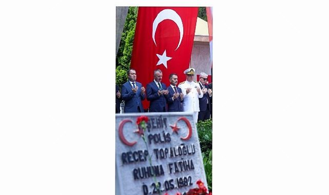 Dualar kahramanlar için yükseldi