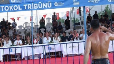 Feslikan Yağlı Pehlivan Güreşleri’ni Başpehlivan Erkan Taş kazandıf