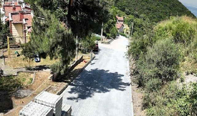 Gölcük Halıdere’de 3 sokakta parke yollar yenilendi