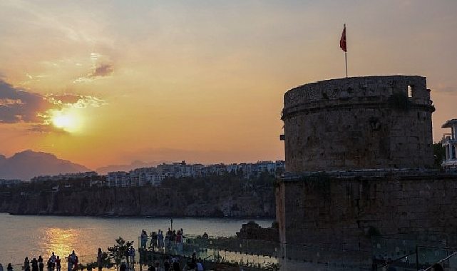 Hıdırlık Kulesi yine Antalyalılarla buluştu