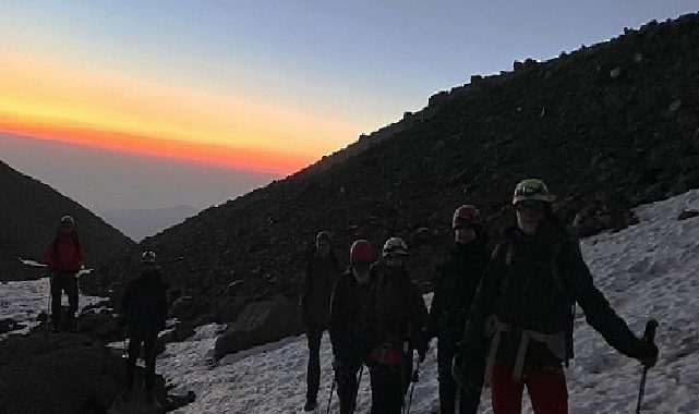 İnegöl Belediyespor Dağcıları 15 Temmuz İçin Erciyes’e Tırmandı