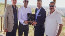 Kâmil Koç ve Mercedes-Benz Türk, Bir Asırlık Başarıyı Bir arada Dikilen Fidanlar ile ölümsüzleştirdi