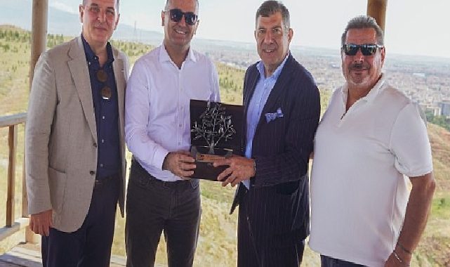 Kâmil Koç ve Mercedes-Benz Türk, Bir Asırlık Başarıyı Bir arada Dikilen Fidanlar ile ölümsüzleştirdi