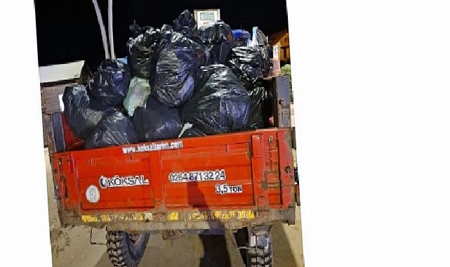 Kandıra kıyılarından 64 tır çöp toplandı