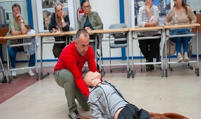 Karşıyaka’da afetlere karşı istekli seferberliği büyüyor