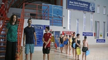 Karşıyaka’da yüzme vakti: Yaz tatili havuz keyfiyle taçlanıyor