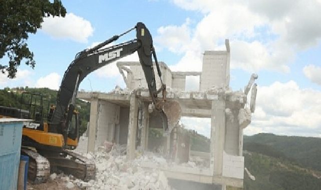 Kartepe’de Ruhsatsız Yapılara Geçit Yok