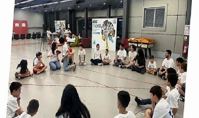 Kekemeliği olan çocuklar dünyadaki akranlarıyla buluştu!