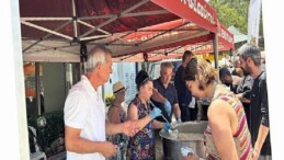 Kemer Belediyesi’nin aşure ikramları sona erdi