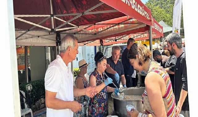 Kemer Belediyesi’nin aşure ikramları sona erdi