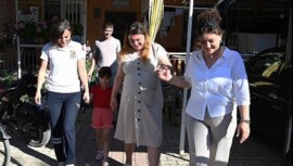 Kemer’de anne adaylarının yol arkadaşı: Anne Taksi