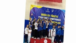 Kocaeli’nin gururu Kağıtspor kürsülerden inmiyor