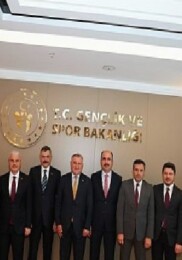Konya Heyeti Bakan Bak ile Şehrin Gençlik ve Spor Yatırımlarını İstişare Etti