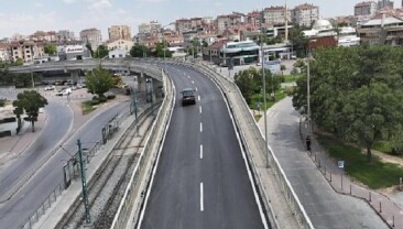 Lider Altay Kunduracılar Üst Geçidi’nde Asfaltı Yenileyerek Standardı Yükselttiklerini Açıkladı