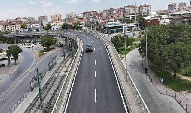 Lider Altay Kunduracılar Üst Geçidi’nde Asfaltı Yenileyerek Standardı Yükselttiklerini Açıkladı