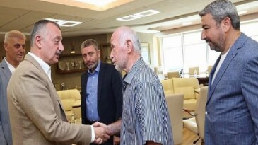 Lider Büyükakın şampiyonları ağırladı