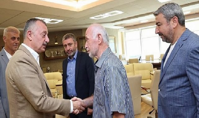 Lider Büyükakın şampiyonları ağırladı
